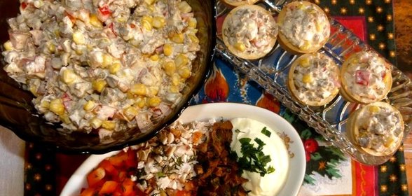 Салат с лисичками под сметаной