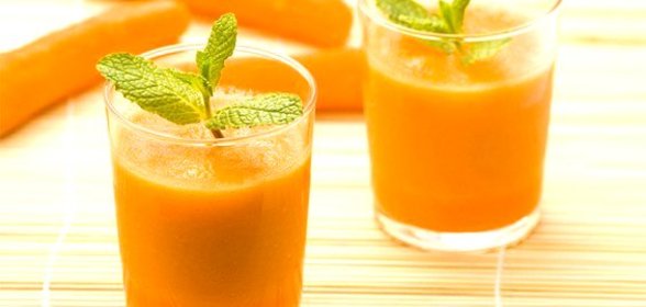 Смузи с сельдереем, морковью и яблоком