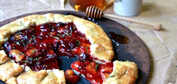 Галет с черешней и абрикосами