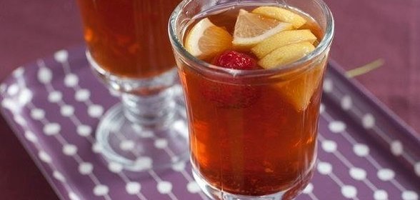 Имбирный чай с клубникой