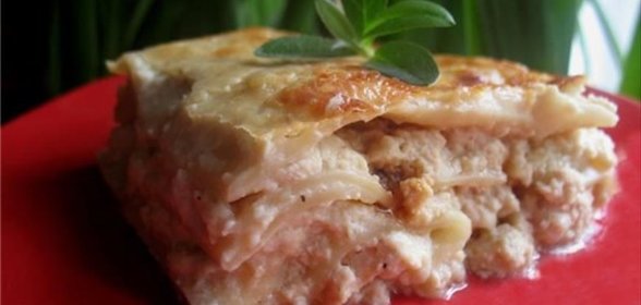 Лазанья с курицей и сливочным соусом