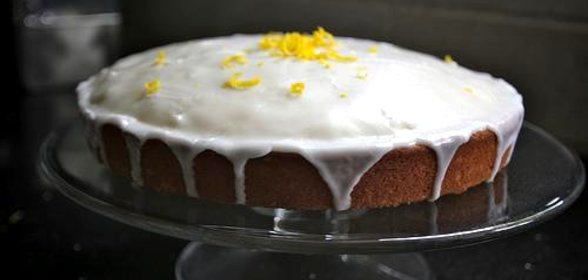 Пряный лимонный пирог с глазурью