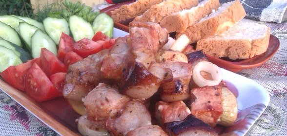 Свиной шашлык с кетчупом