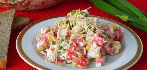 Салат Клеопатра с курицей и крабовыми палочками