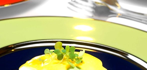 Яйцо под майонезом