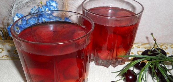 Компот с ягодами и тархуном (эстрагоном)