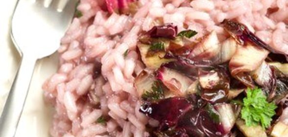 Розовое ризотто с радиккьо и красным вином