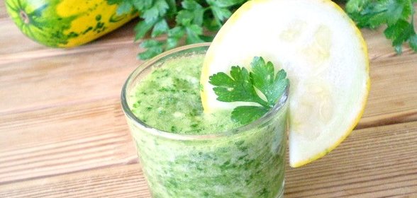 Зеленый коктейль с кабачком
