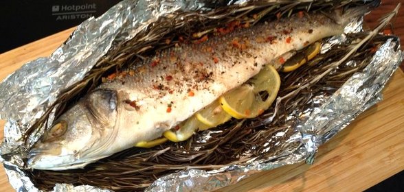 Рыба, запеченная с розмарином