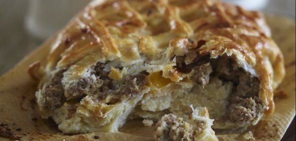 Испанский пирог с мясным фаршем и сыром