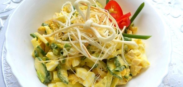 Cалат с сулугуни и курицей