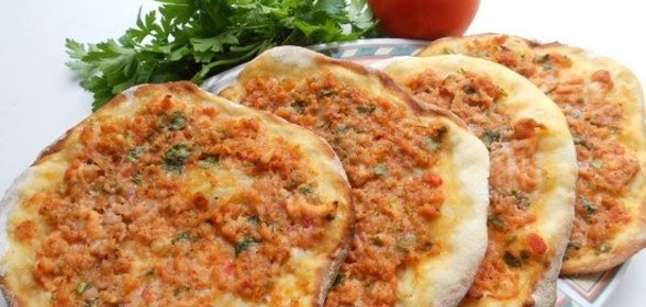 Ламачо (грузинские лепешки с мясным фаршем)