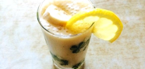 Банановый смузи с молоком