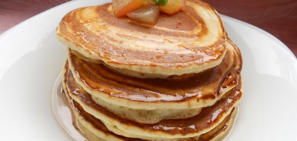 Сладкие оладьи с яблочным сиропом