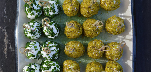 Шарики из козьего сыра с виноградом