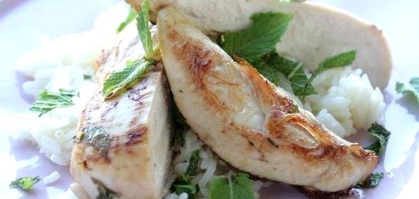 Курица с рисом и мятным соусом