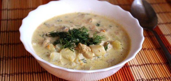 Картофель, тушеный с курицей и сметаной