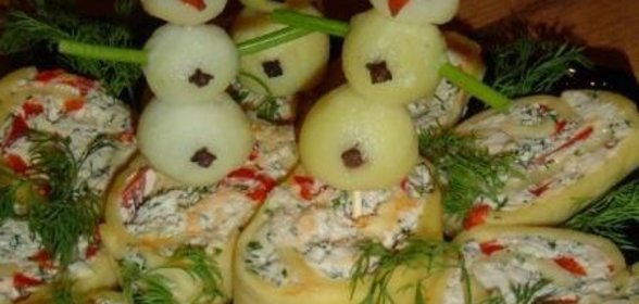 Новогодний рулет из сыра закуска Снеговик