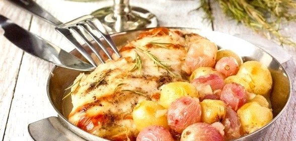 Куриная грудка с виноградом в белом вине