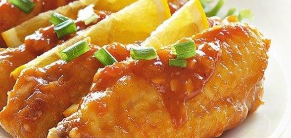 Курица, запеченная с лимоном и белым вином.