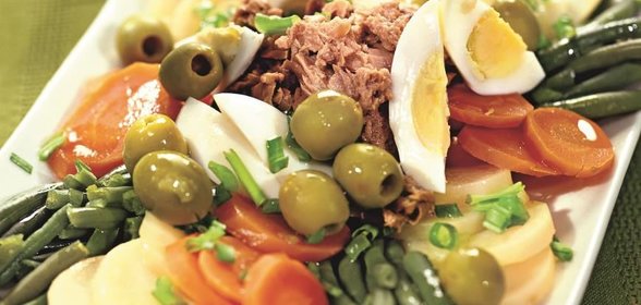 Салат с тунцом и зеленой фасолью