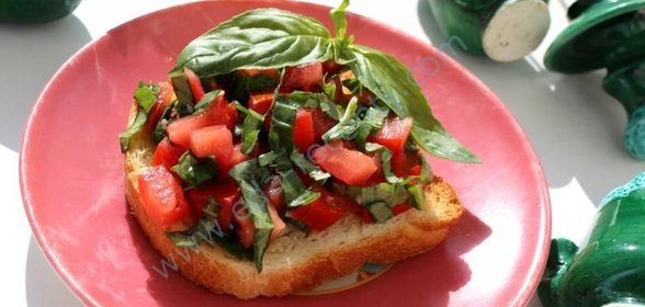 Брускетта с помидорами