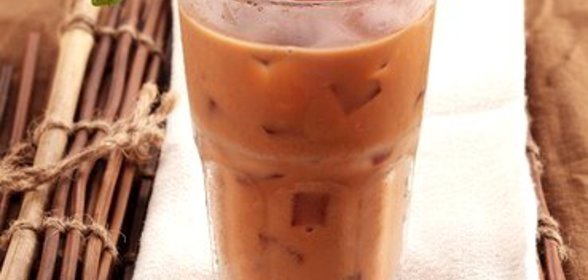 Холодный чай с молоком и мятой