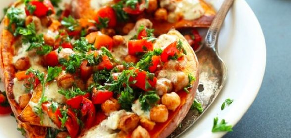 Печеный сладкий картофель с нутом