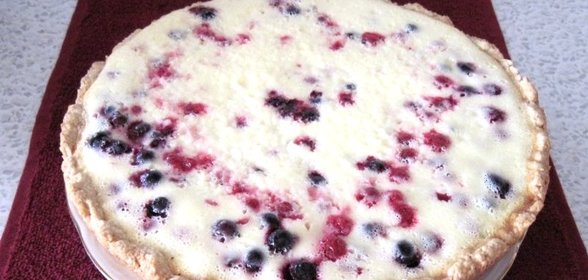 Торт со смородиной и сметаной