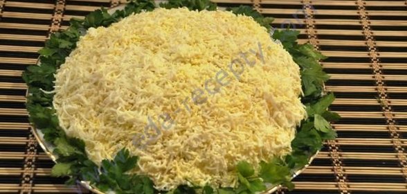 Салат слоеный с ананасами