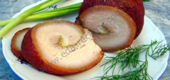 Рулет из сала вареного в луковой шелухе