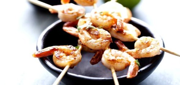 Кокосово-лаймовые острые шашлычки из креветок