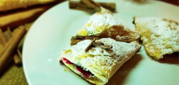 Слойки со смородиной