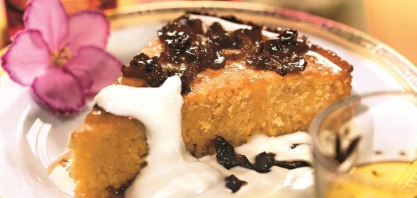 Пирог из кускуса со сметаной и финиковым сиропом