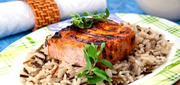 Свинина в томатном соусе, жаренная на гриле