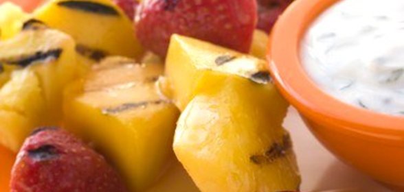 Шашлык из фруктов с лаймовым сиропом