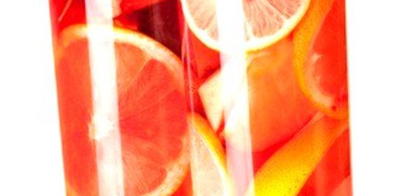 Компот из красных апельсинов, грейпфрутов и граната с белым вином и шерри