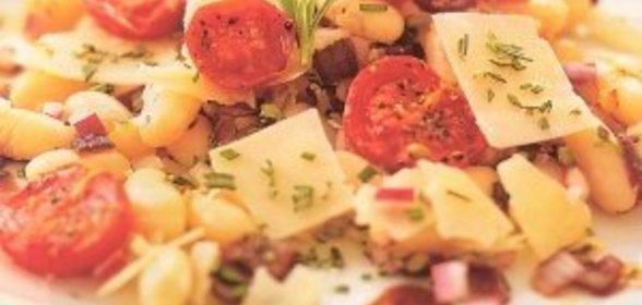 Фасолевый салат с запеченными помидорами