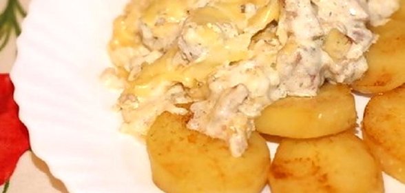 Свинина со сметанно-луковым соусом