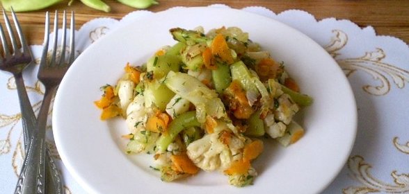 Салат из цветной капусты с зеленой фасолью