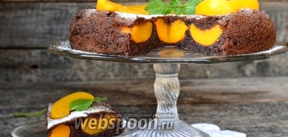 Шоколадный пирог с персиками в мультиварке