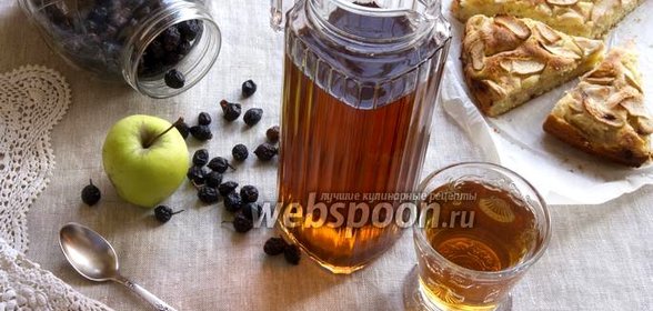 Компот из шиповника с яблоками
