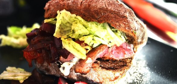 Бургер со стейком из говядины