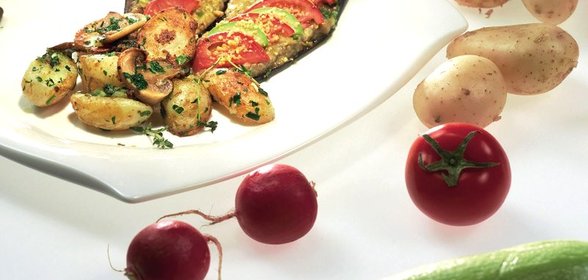 Фаршированные баклажаны с жареной картошкой