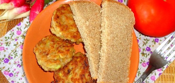 Биточки из фарша и кабачка