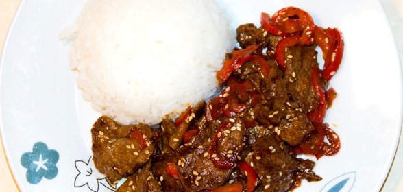 Говядина со сладким перцем в соусе терияки