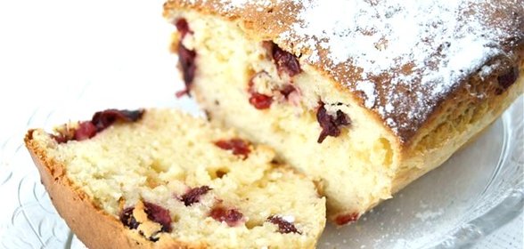 Творожный кекс с вишней