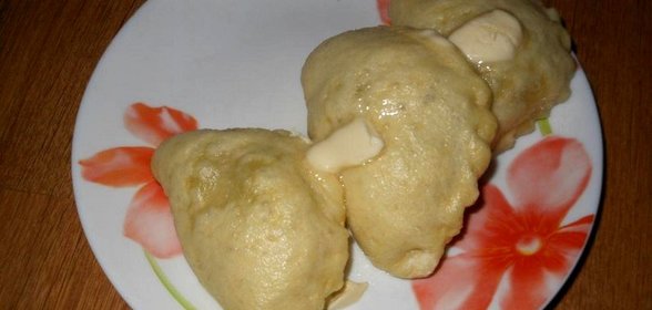 Творожные вареники с вишней