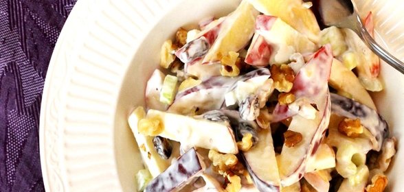 Салат из свежих яблок