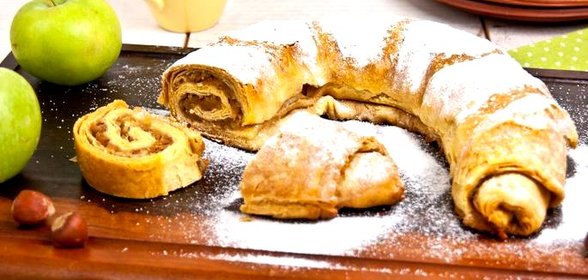 Рулет с яблоками